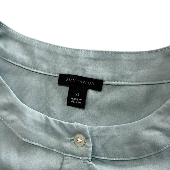 Ann Taylor women's blouse XS mint green long sleeve button down flowy - Picture 3 of 7